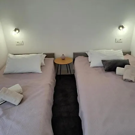 Elegant Ilma With Pool *