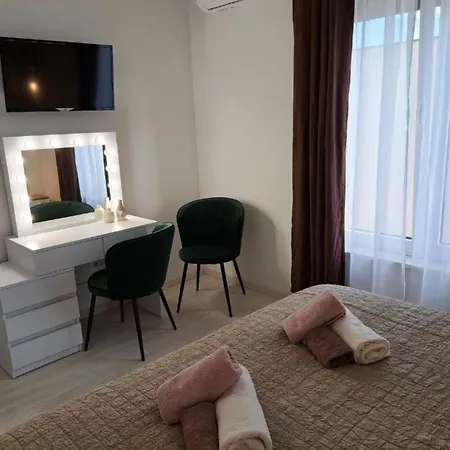 Elegant Ilma With Pool