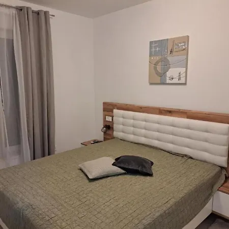 Elegant Ilma With Pool فيلة