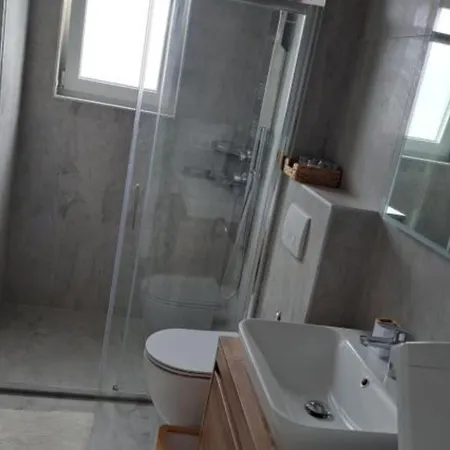 Elegant Ilma With Pool