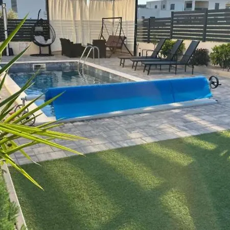 Elegant Ilma With Pool