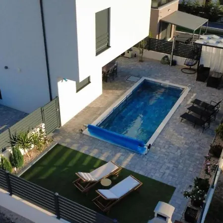 فيلة Elegant Ilma With Pool فوديس