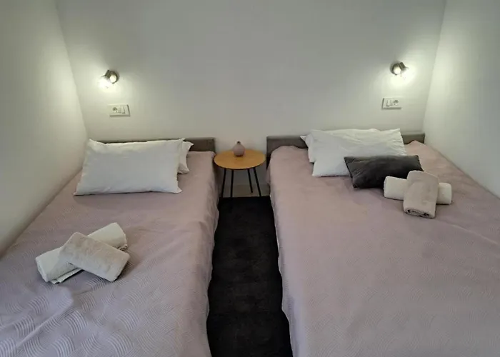 Elegant Ilma With Pool *