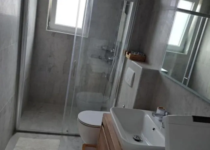 Elegant Ilma With Pool