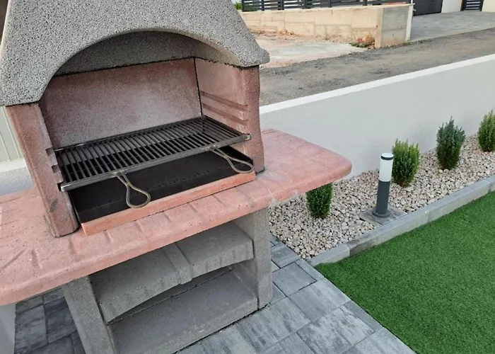 Villa Elegant Ilma With Pool