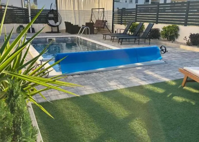 Elegant Ilma With Pool